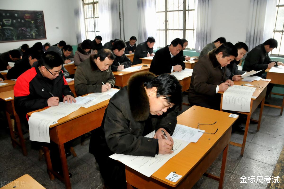 衬衫|书记员虽然是“合同工”,但有内部食堂、五险一金,看看报名条件