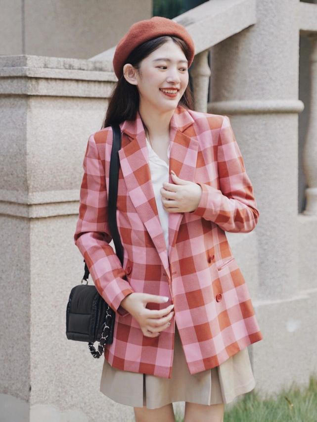 何有强 秋冬,怎么穿西服超好看?搭配上半身裙或者紧身裤,高级又洋气