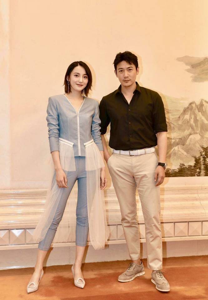 陈红|45岁陆毅拒绝“油腻范”，束脚裤+运动鞋变潮男，梳背头帅气十足