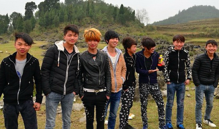 农村见闻|农村年轻人怎么了？日上三竿不起，喝酒“打牌”闲逛，钱从哪来？