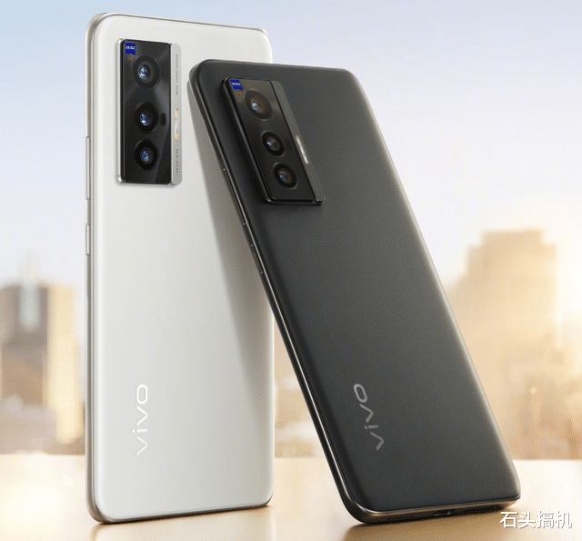 vivo|vivo展示新系统结果手机亮了！直角边框+居中挖孔直屏，颜值很高