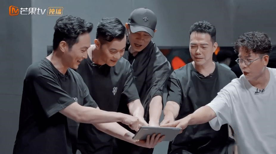 洛佩慈|《大湾仔的夜》录制，陈小春等人现身，芒果台找到新的财富密码