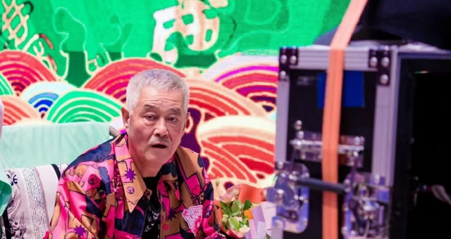 赵本山|拍完《刘老根5》后，赵本山赶往《乡村爱情》剧组，亲自上阵铲雪