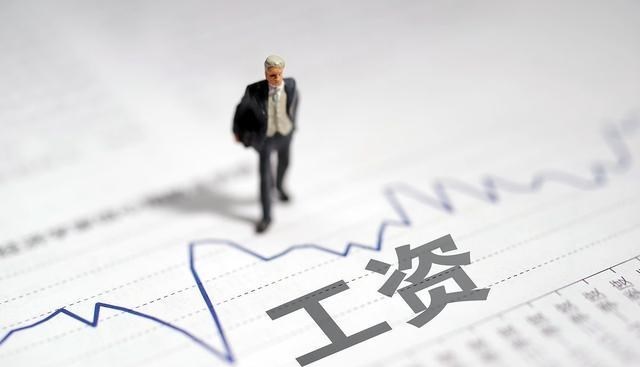 信用卡|当代年轻人消费现状：有钱时不攒，用钱时才后悔？70%开销都无用