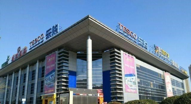 脑洞菌呀 无锡有个“老牌”商场，曾生意红火，日进斗金，如今却面临倒闭