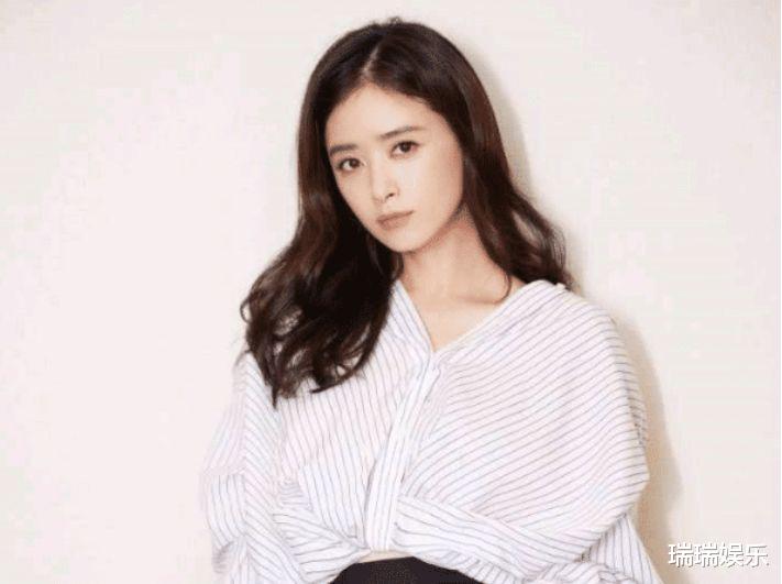 蒋欣|得罪了半个娱乐圈的她，现身机场无人接机，只能“灰头土脸”离开