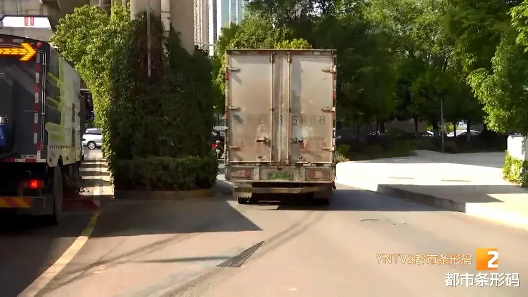 都市条形码 ?“天天早高峰都堵！” 市民认为取消右转道不合理 市长热线做出回复?