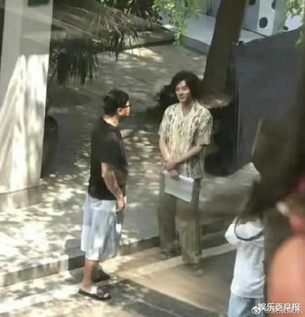 冯绍峰|冯绍峰「暴瘦身影」曝光!离婚赵丽颖1个月前 被目击邋遢乱发