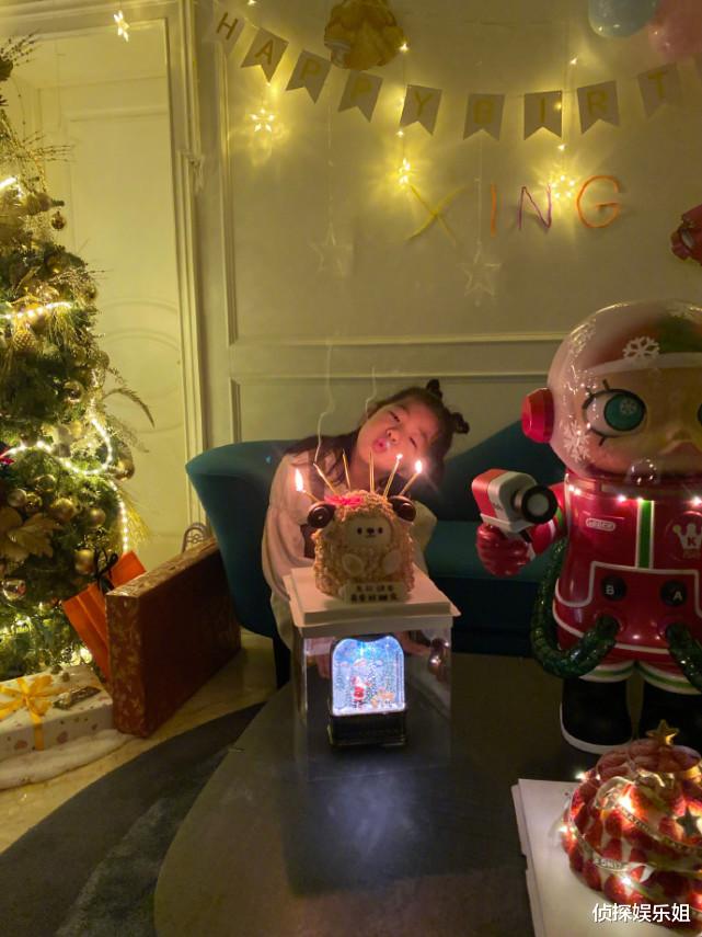 章子怡|章子怡庆女儿满6岁，一家五口幸福有爱，继女小苹果高颜值抢镜