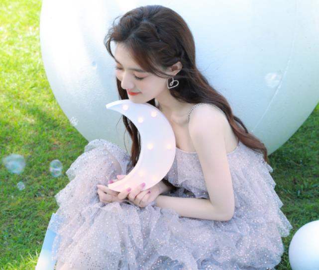 徐璐|徐璐“海滩照”公开,穿15CM热裤还要高抬腿,普通人谁敢这么做