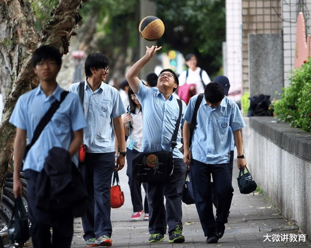 卫衣 初中生“发型标准”公布，男生很考验颜值，女生被吐槽“过了”