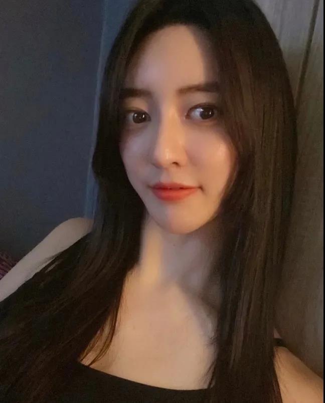 时尚圈的奇葩大喵|金牌实力偶像的颜值!田径李英爱S型身材美得不真实,不当爱豆好可惜