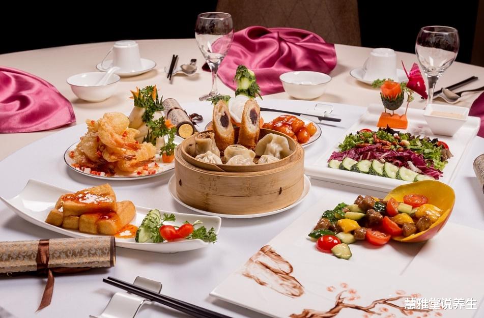 饮食|吃饭时的这几种不好习惯，容易伤害身体健康，看看你中招了吗？