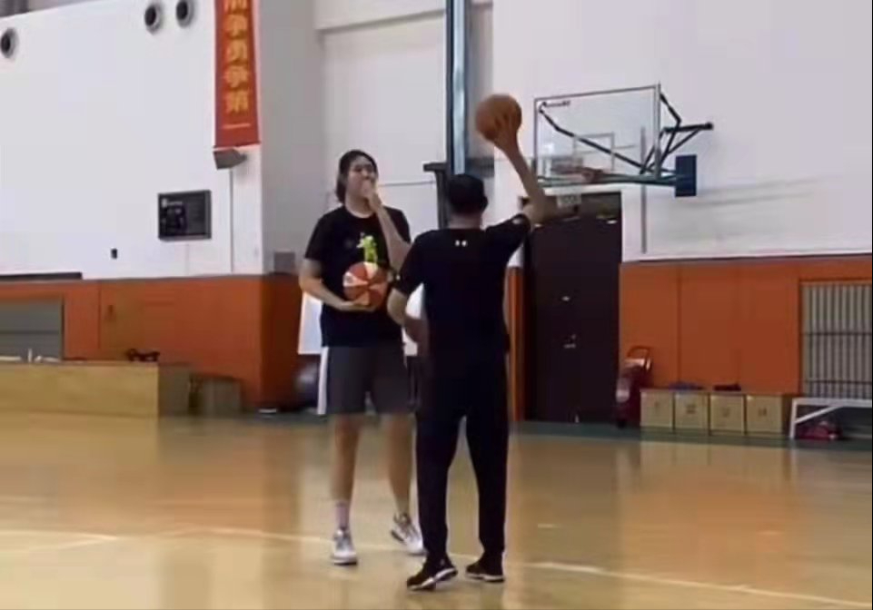 山东男篮|巩晓彬投身山东青训！训练226CM“女姚明”，要为国家队输送人才
