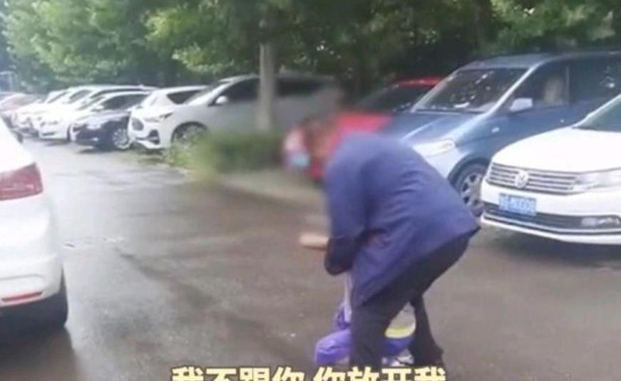 五行阁宝宝名字分享|夫妻离婚,男童当街崩溃大哭找妈妈,如何减轻离婚给娃的伤?