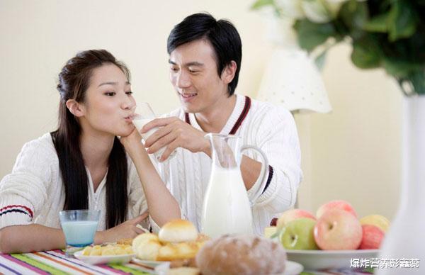 爆炸营养彭鑫蕊|每天一杯牛奶可以抗衰老吗？真正抗衰老的秘诀，全在这4件事上