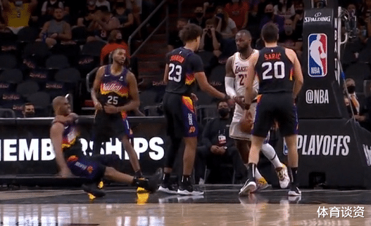 保罗|突发！36岁保罗受伤，痛苦捂住肩膀，老詹送安慰，离场后被湖人追分