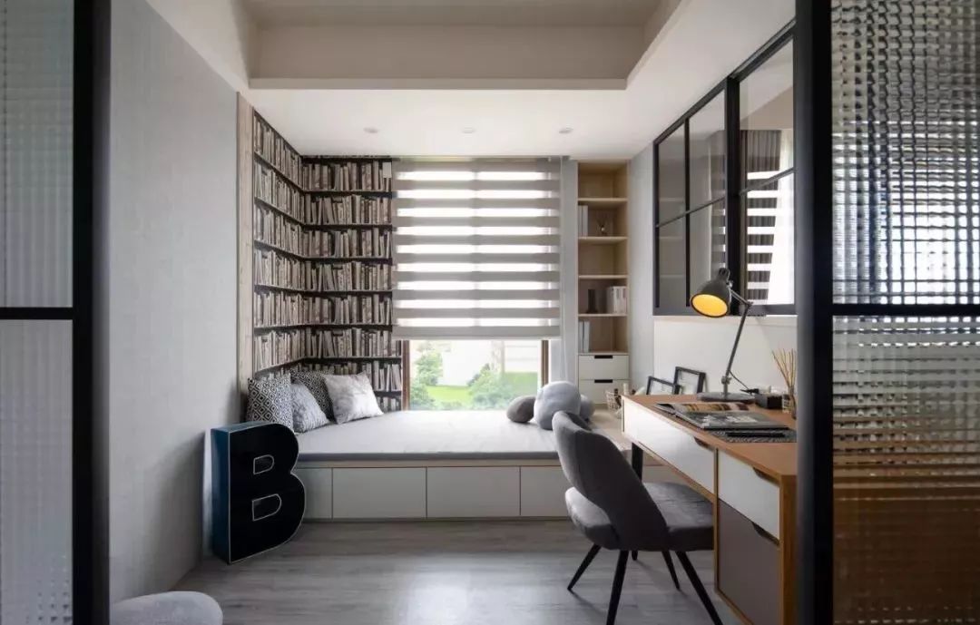 卧室小只能装榻榻米吗？试试这些方案设计，小卧室也能有大空间！