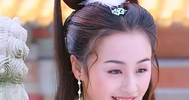 美颜|女星曹颖直播和网友吵起来了，因开美颜过度被指不真实，直接回怼