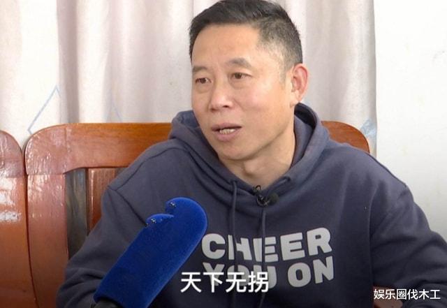 |孙卓陪妈妈逛街玩手机，被扒出手机内容，看清的那一刻我眼圈红了