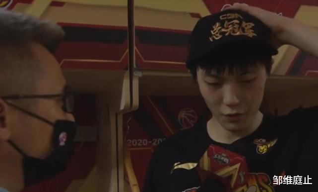 广东男篮|广东队夺冠！郭艾伦哭了，杜锋哭了，赵睿哭了！FMVP胡明轩感谢妈妈！