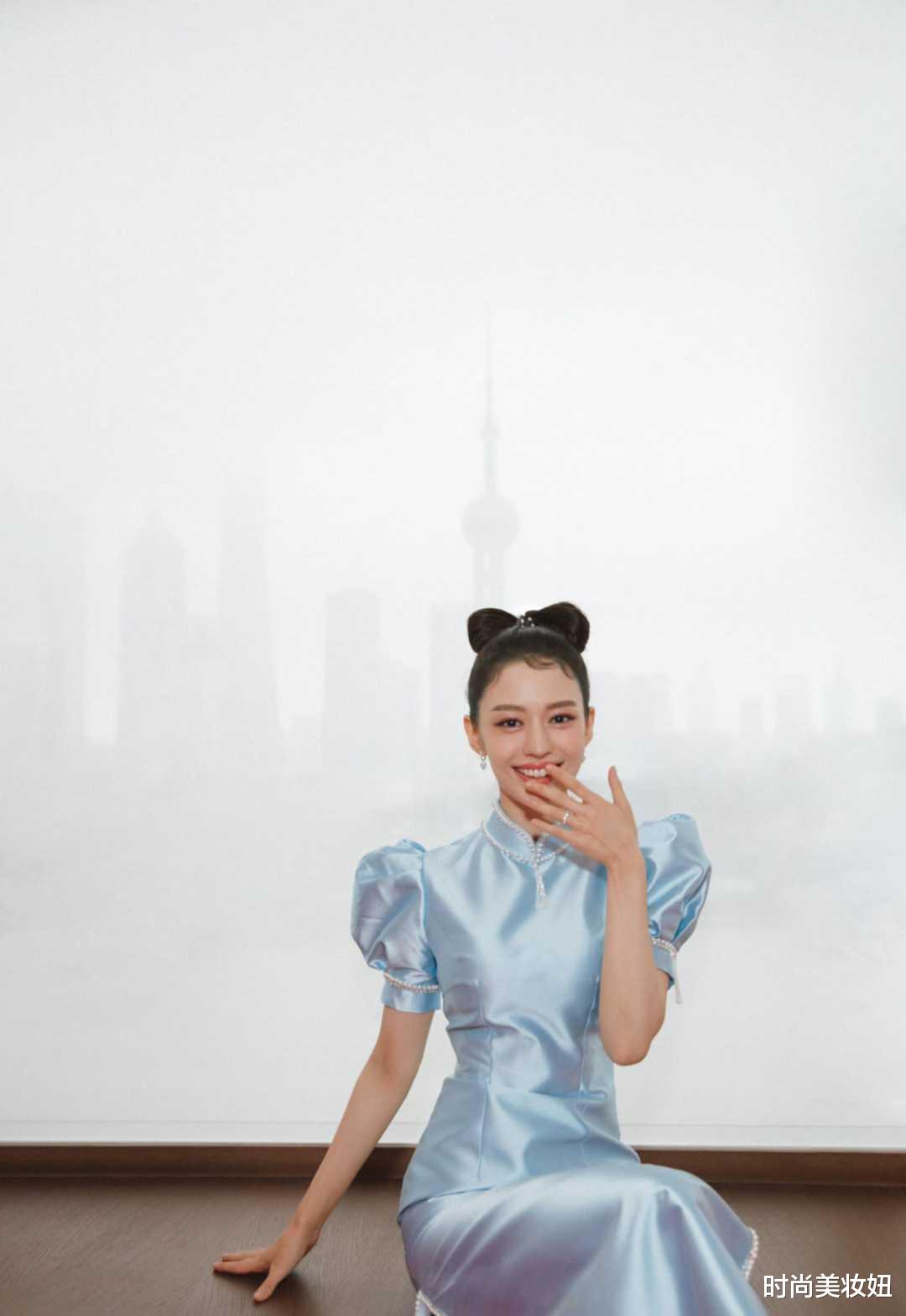 时尚美妆妞 吉娜不愧是“中国媳妇”,穿旗袍连衣裙高贵优雅,郎朗太有福了