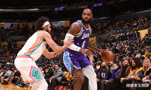 克里斯·保羅|湖人麻煩來(lái)了！四連敗老詹沮喪，17套首發(fā)陣容失敗，交易勢(shì)在必行