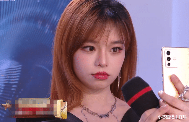 跨年晚会|跨年晚会槽点大赏：假唱、跑调、主持人接不住词、黑白诡异画面出现…