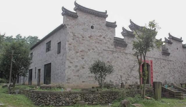 七天说斯诺克 安徽破败“私人豪宅”，依山傍水适合养老，主人曾任河南三县知事