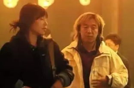 黄渤|黄渤追了她13年，成名后依旧对她不离不弃，今46岁被宠成公主