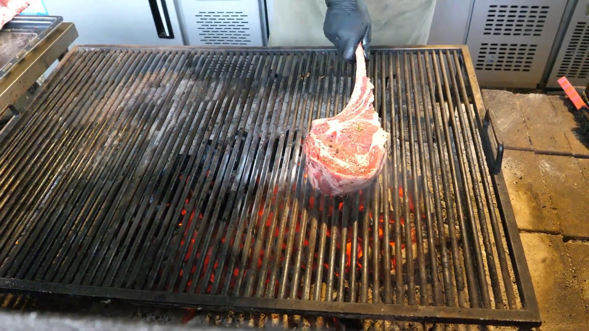 广东富二代家中破产，走投无路卖战斧牛排，借钱开店逆袭回来