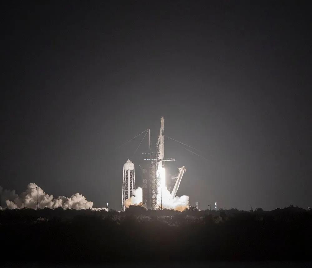 太空 普通人也能去太空旅游了？SpaceX送首个全平民机组进太空轨道！