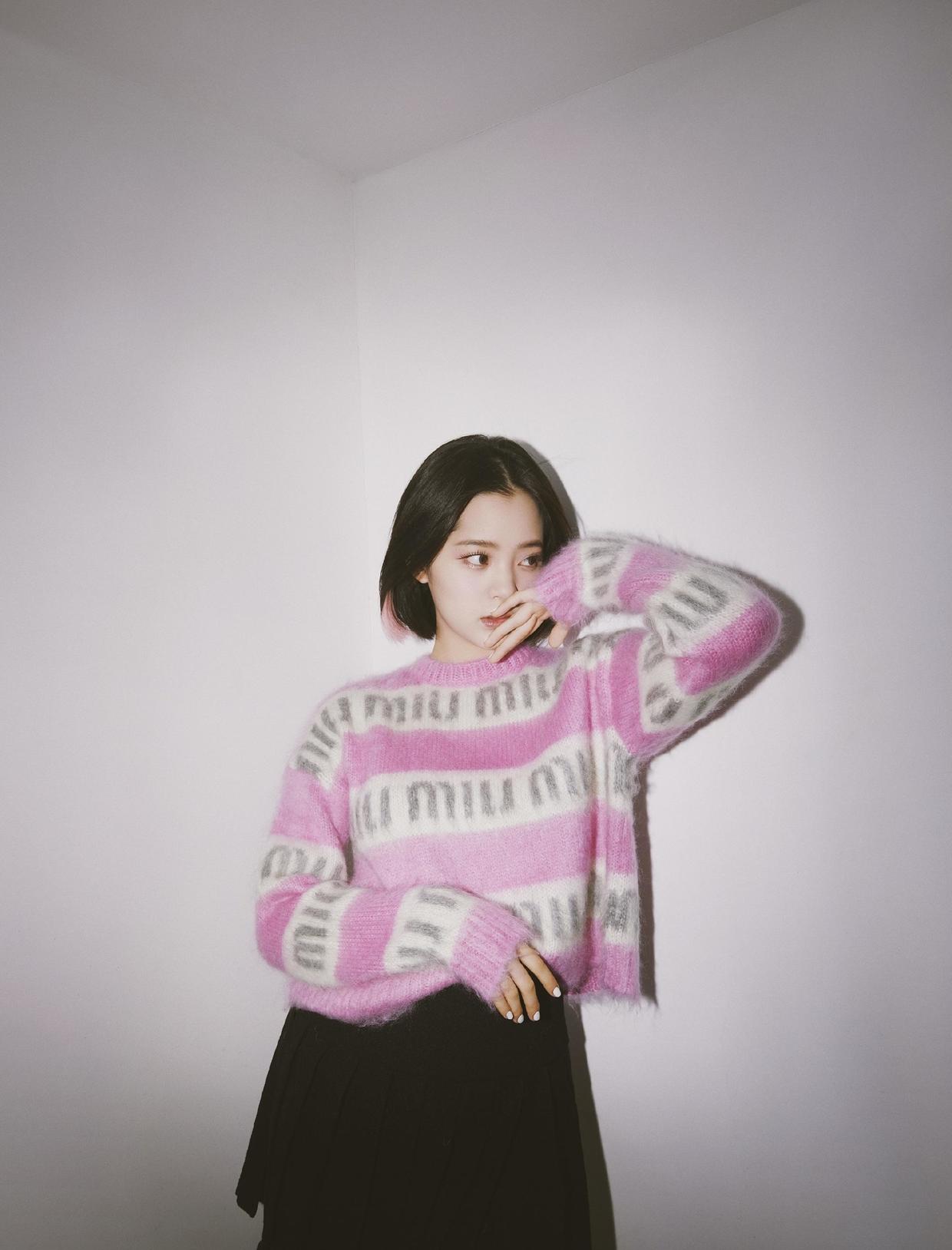 欧阳娜娜|欧阳娜娜真会穿，戴精致皇冠，着红色礼服，彰显公主般的视觉盛宴