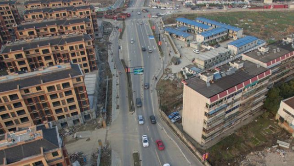 清影乱华裳 江苏一户主“偷鸡不成蚀把米”！张口索赔千万，但开发商软硬不吃