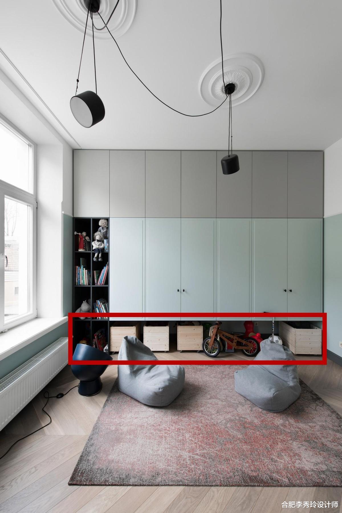 以后有娃了，儿童房衣柜也不打满，下面预留35公分，用起来更方便