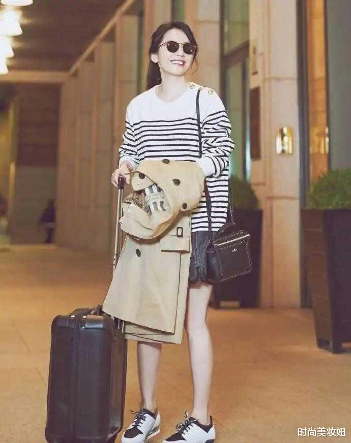 美甲|俞飞鸿怎么看都不像大婶，穿条纹T恤配高马尾，50岁美得像少女