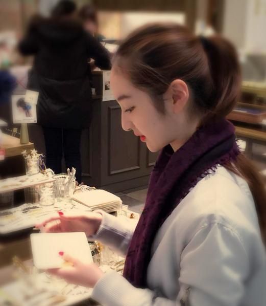 胡静|25岁男明星爱上12岁女孩, 两人约定4年后结婚, 如今过得怎样?