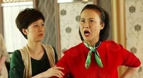 育儿心课堂|“我妈大度才原谅你，快滚回来”，懦弱妻子的回答，让丈夫错愕