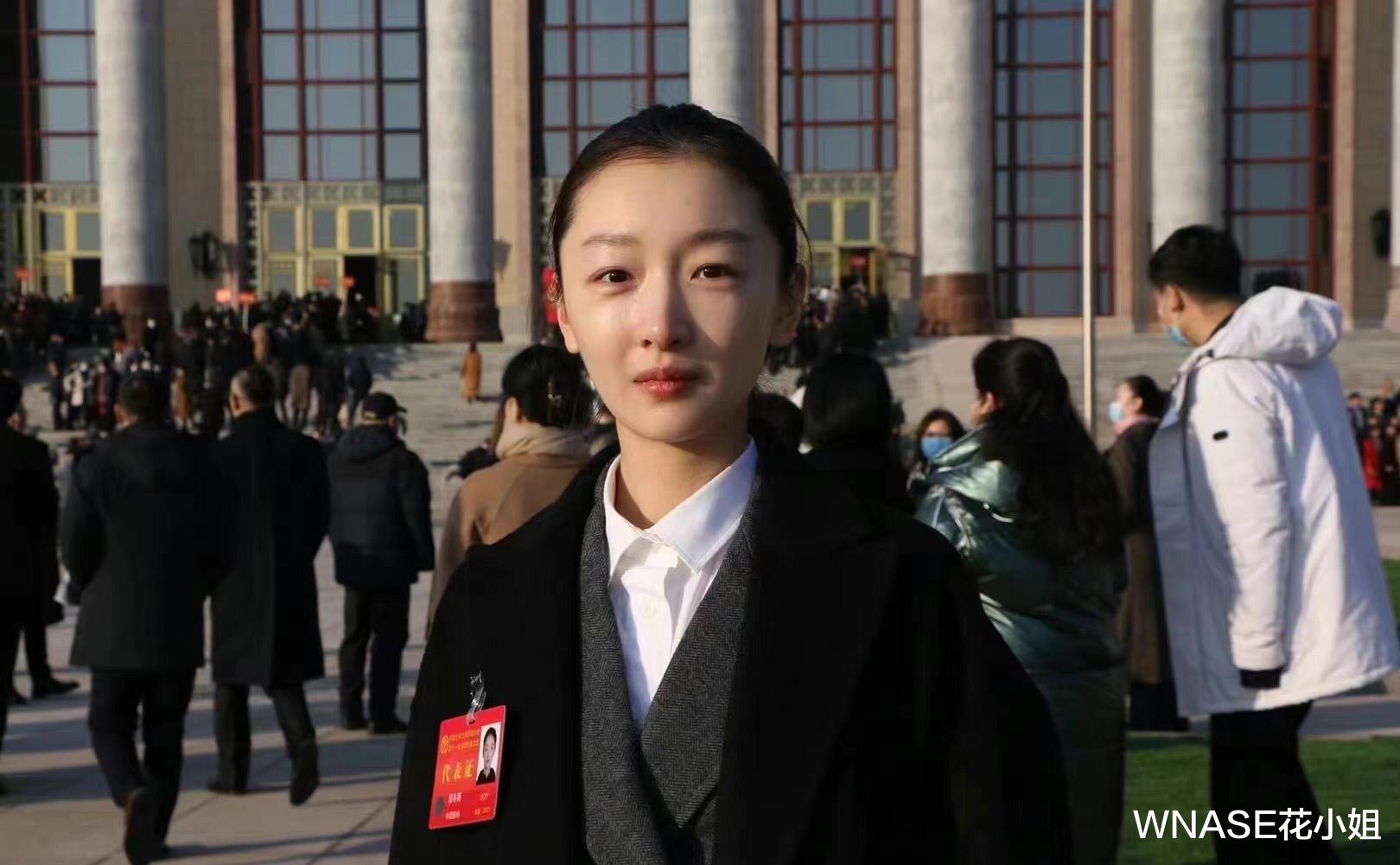 佟丽娅|根正苗红！佟丽娅晒“会议着装”很耀眼，多位女星穿着朴素但优雅