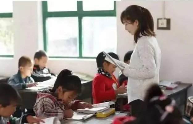 教师|“教师薪资不低于公务员水平”后，公务员却感到委屈，表示不公平