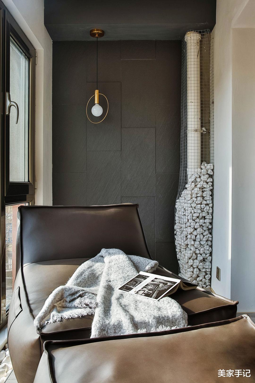 美家手记|北京夫妻140㎡的家，坚持客厅铺碎石，阳台垫高30公分，完工实用极了