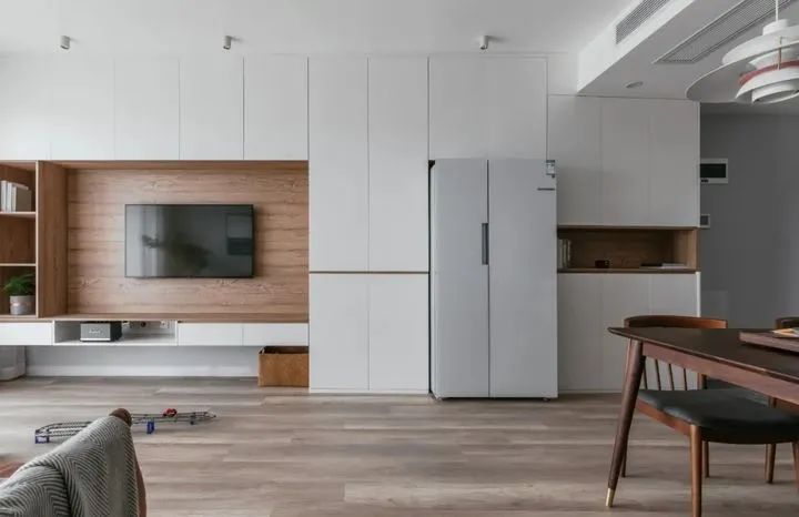 现在的年轻人就喜欢打破常规，不把冰箱放在厨房，实用性太强了！