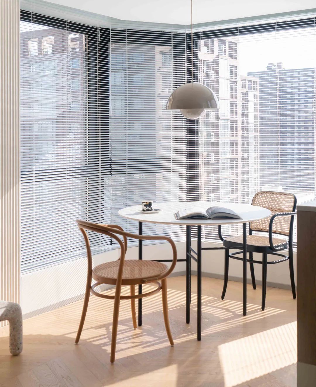 73㎡简约风小户型,餐厅设计在阳台,太有情调了!爱了爱了