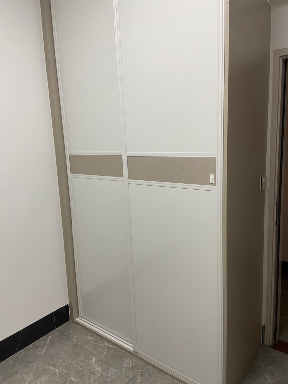 为了结婚把房子重新装修下,总共花2.6万,两个衣柜就1万了