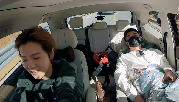 关晓彤|关晓彤太黏鹿晗了，藏车里和男友不舍分别，因包包被粉丝一眼认出