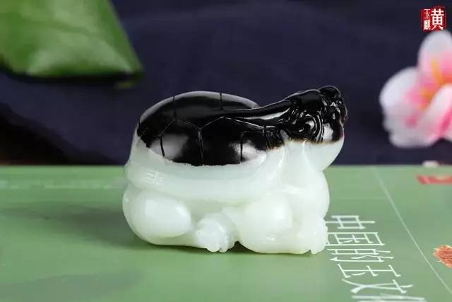 鼻烟壶|别戴大金项链子了，中国男人传统的几大首饰是这些！