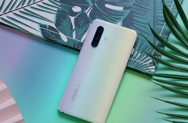 vivo|vivo爆发6000mAh新机，8+256G定为1999，红米真正的劲敌来了
