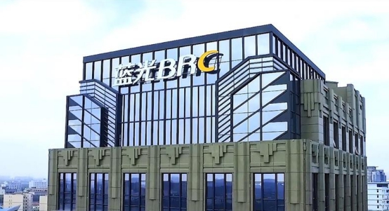 95后|知名地产董事长之位由95后接手，面对巨额负债，他能否扭转乾坤？