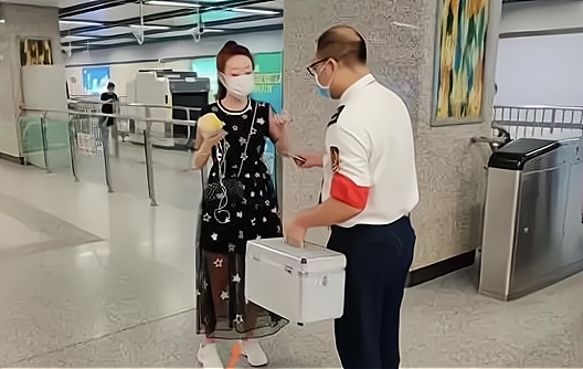 西安地铁 好人难做！西安地铁“救助女孩”被质疑造假：为什么大家不信呢？