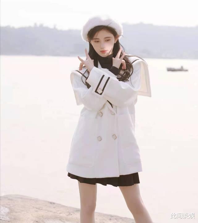 雄狮少年|鞠婧祎红色挑染公主切发型亮相直播，女团C位既视感！